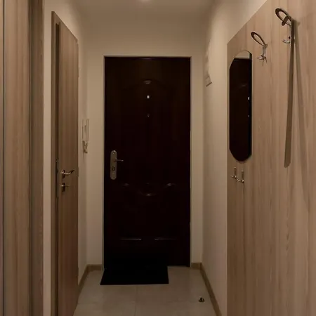 Bus Station Apartman *